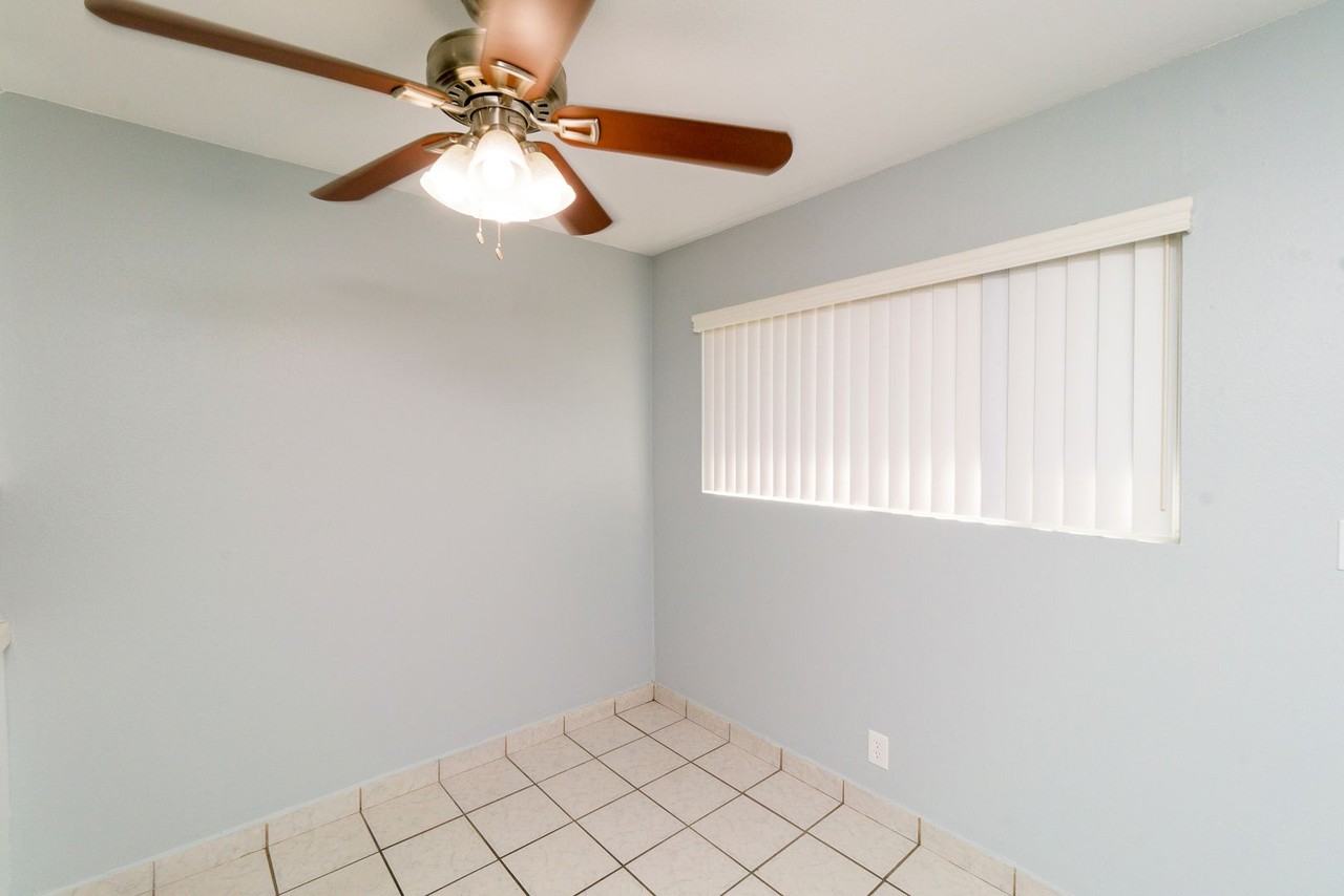 15209 Prairie Ave - Photo 7 of 8