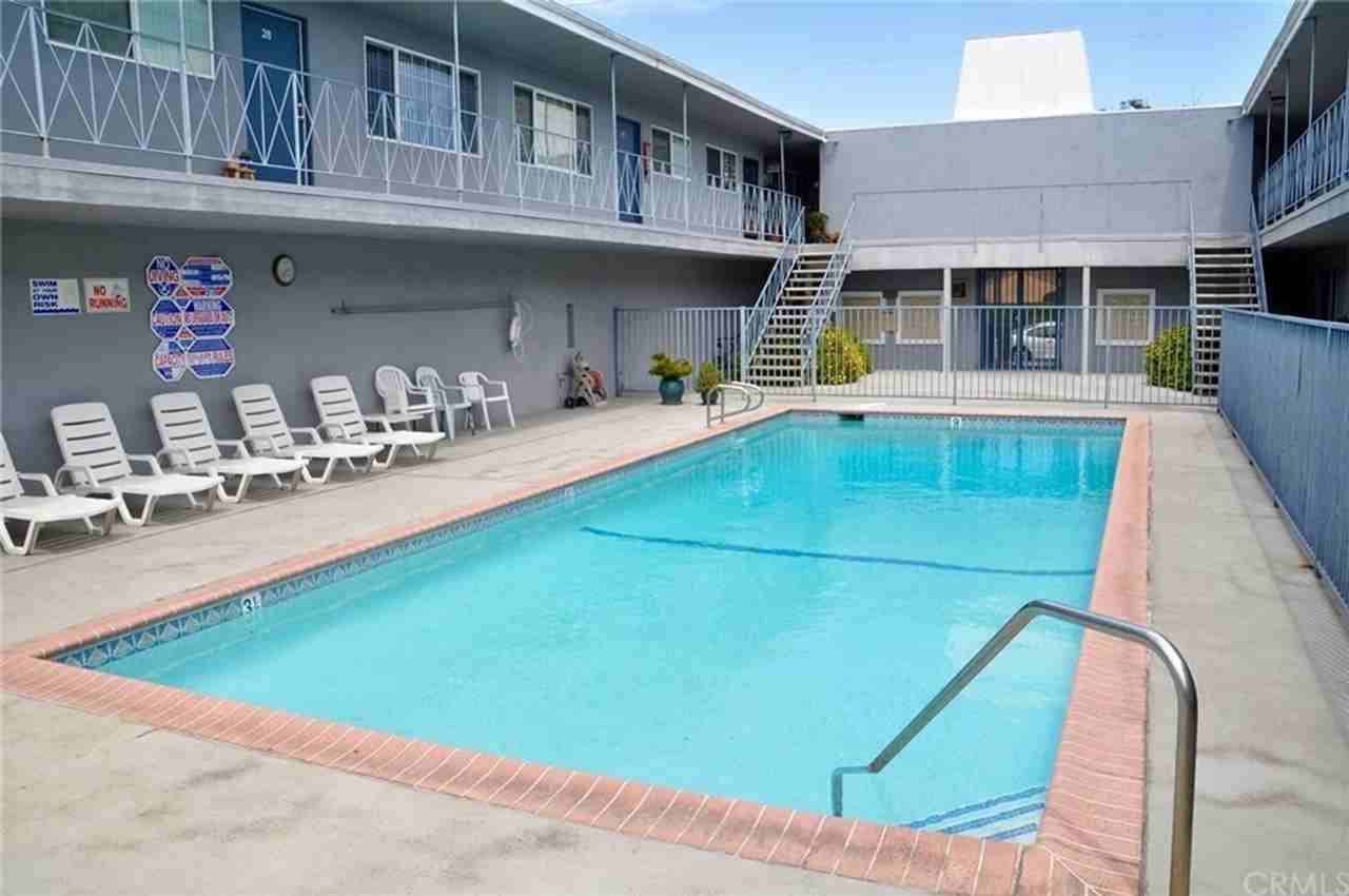 15209 Prairie Ave - Photo 7 of 8