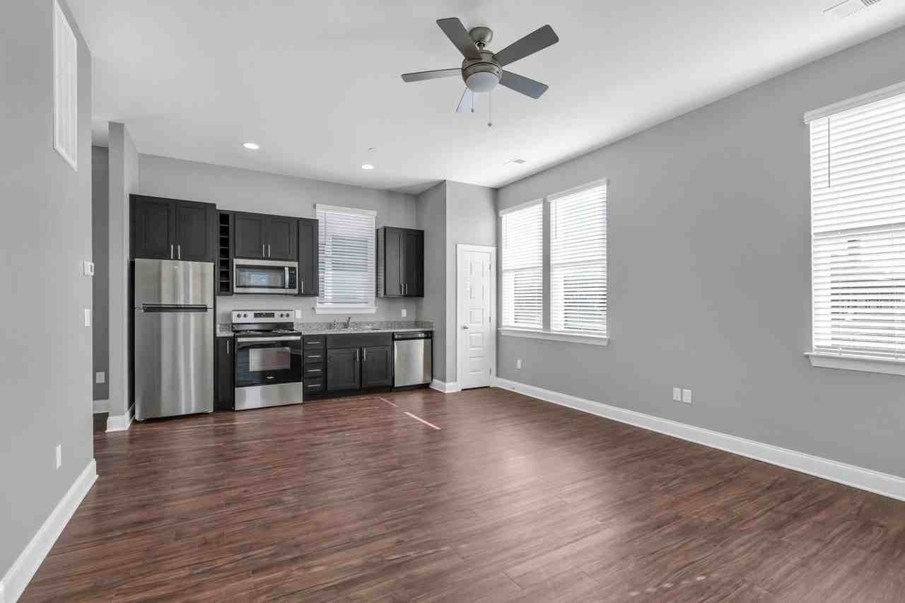 Bailey Row - 2107 - Photo 3 of 8
