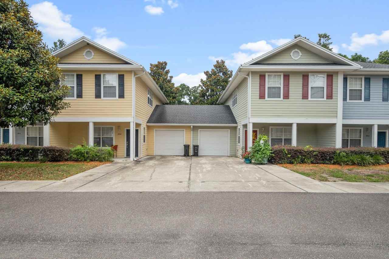 Oak Gate Apartments | 2 & 3 Bedroom Apartments in Gainesville, FL - Photo 2 of 18