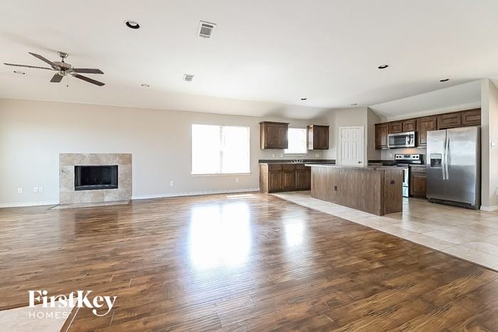 1231 Jewell Ln - Photo 2 of 15