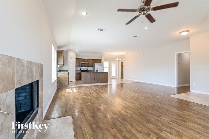 1231 Jewell Ln - Photo 3 of 15