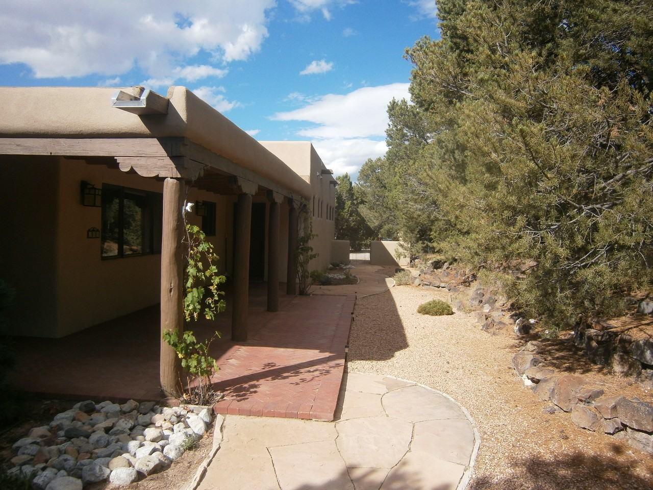 109 W Zia Rd - Photo 3 of 27