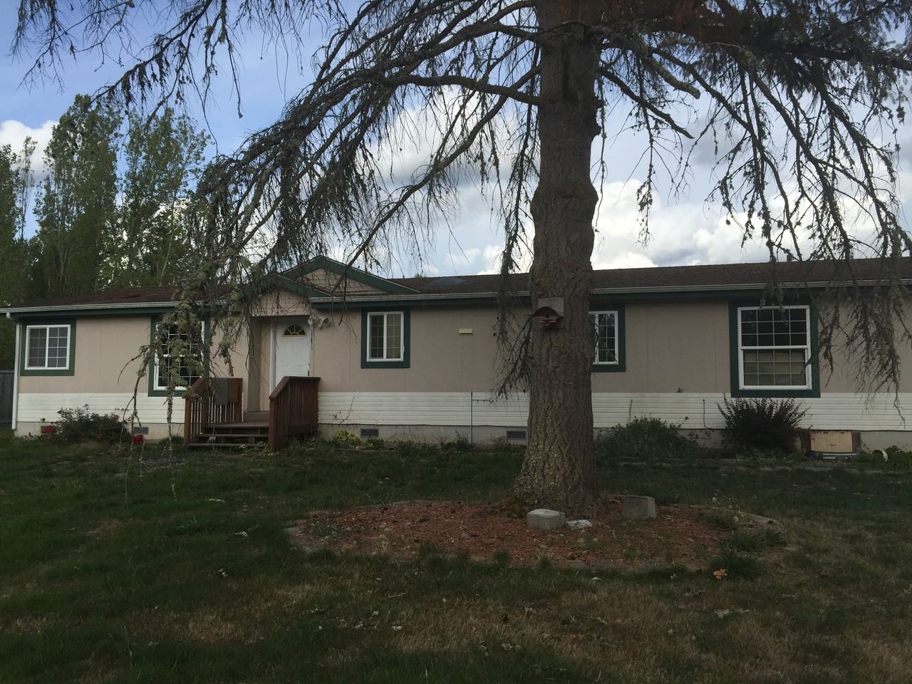 32611 58th Ave E - Photo 2 of 5