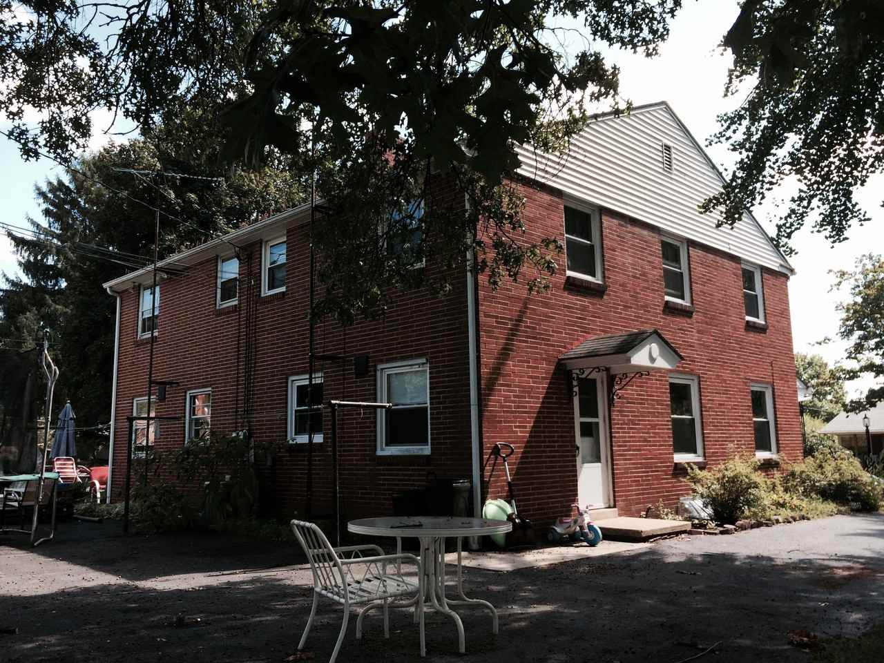 41 Laurel Ave - Photo 2 of 9