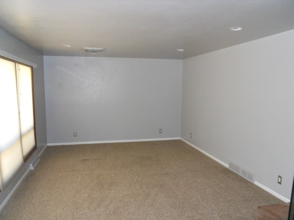 2918 Country Club Dr - Photo 2 of 17