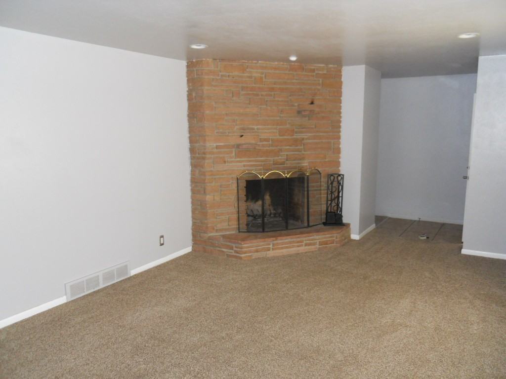 2918 Country Club Dr - Photo 3 of 17