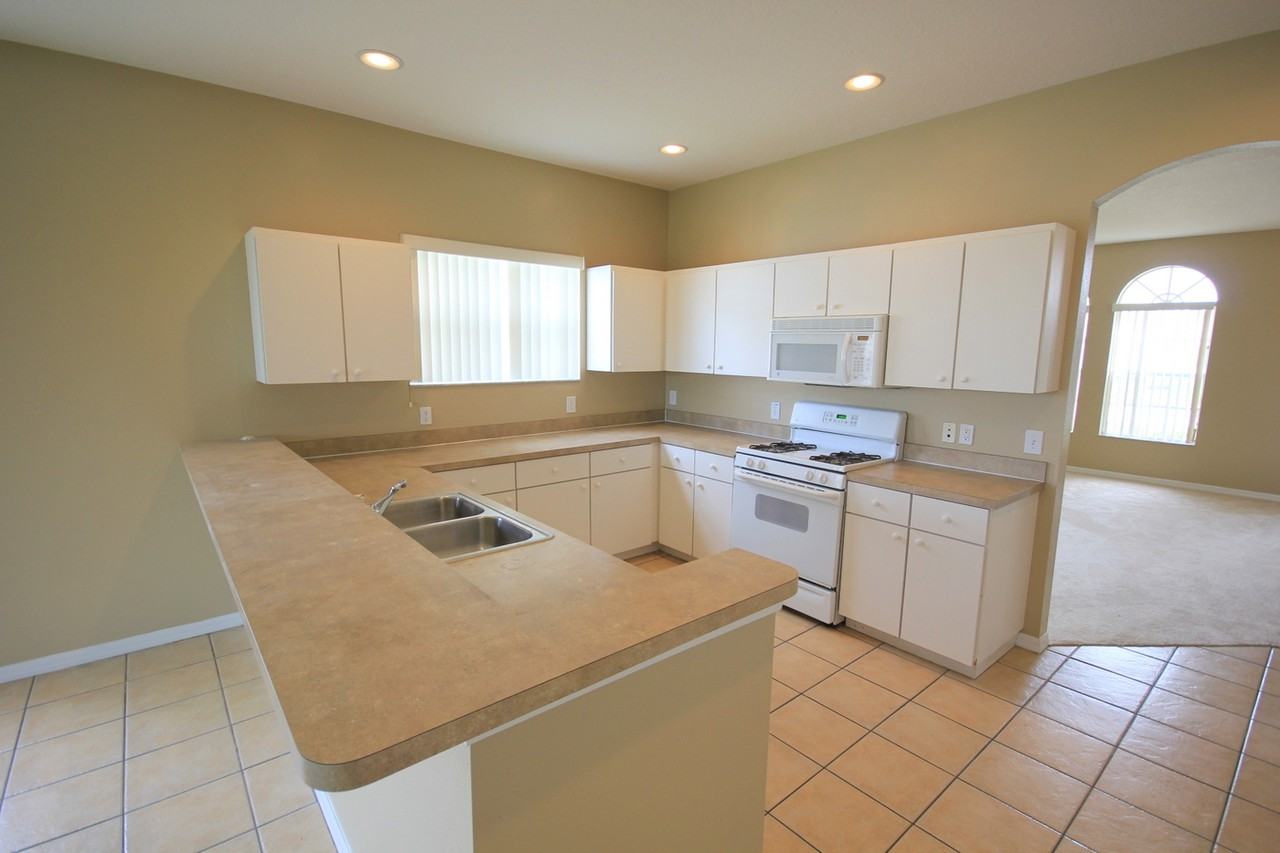 24745 Siena Dr - Photo 3 of 18