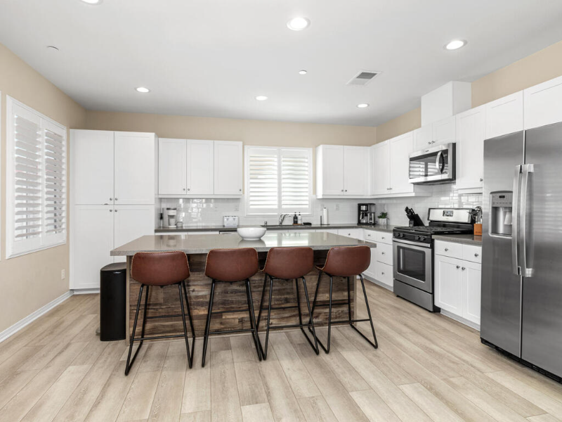 7263 Wembley St - Photo 6 of 38