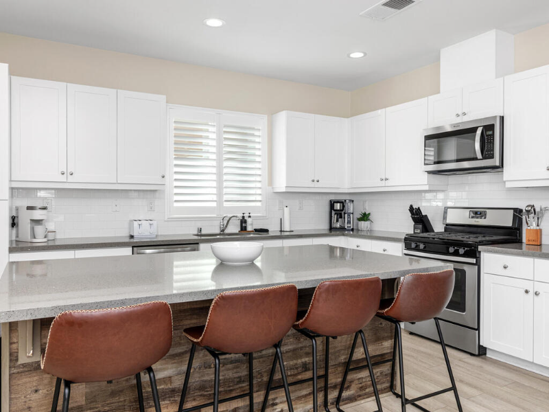 7263 Wembley St - Photo 7 of 38