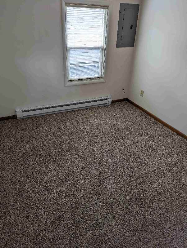 3797 D St Ne - Photo 3 of 8