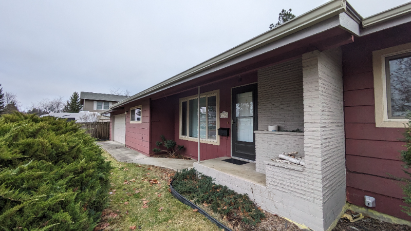 1005 E 8th St - Photo 2 of 37