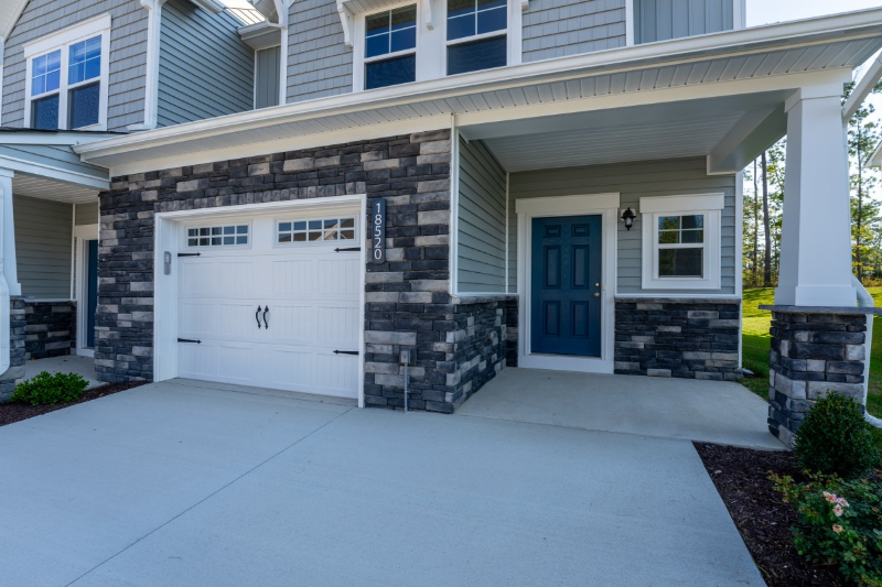 18520 Palisades Rdg - Photo 2 of 47