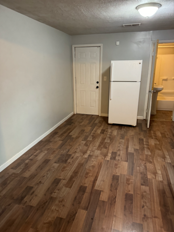 598 Pine St #4 - Photo 3 of 6