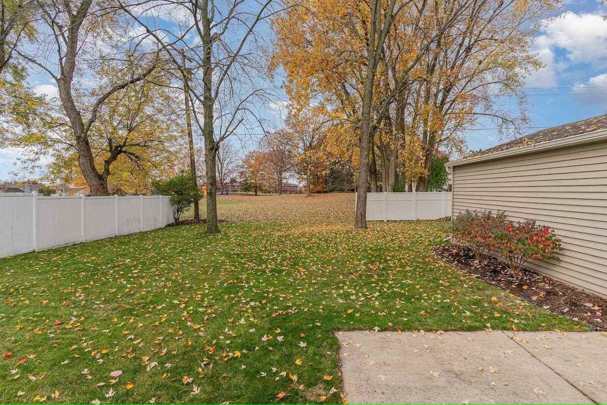 Iowa Street - Photo 4 of 8