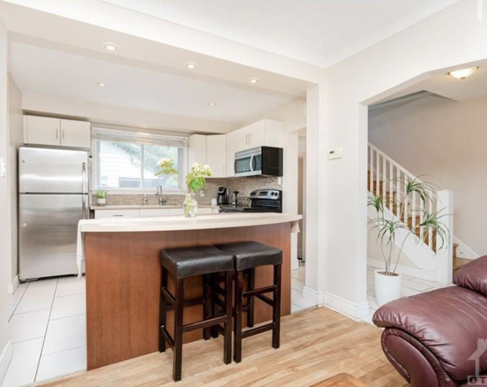 1091 Bedbrooke Street - Photo 2 of 8