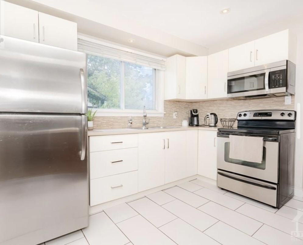 1091 Bedbrooke Street - Photo 3 of 8