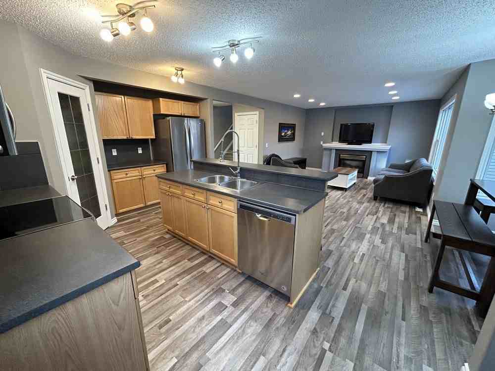 203 Loutit Rd - Photo 2 of 24