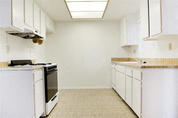 Whitaker Apartments - Photo 7 of 8