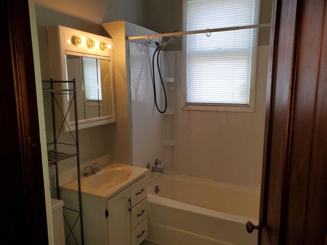 1105 Avenue F #1105LOWER - Photo 3 of 13
