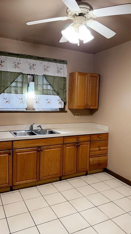 15731 Marshfield Ave - Photo 3 of 9