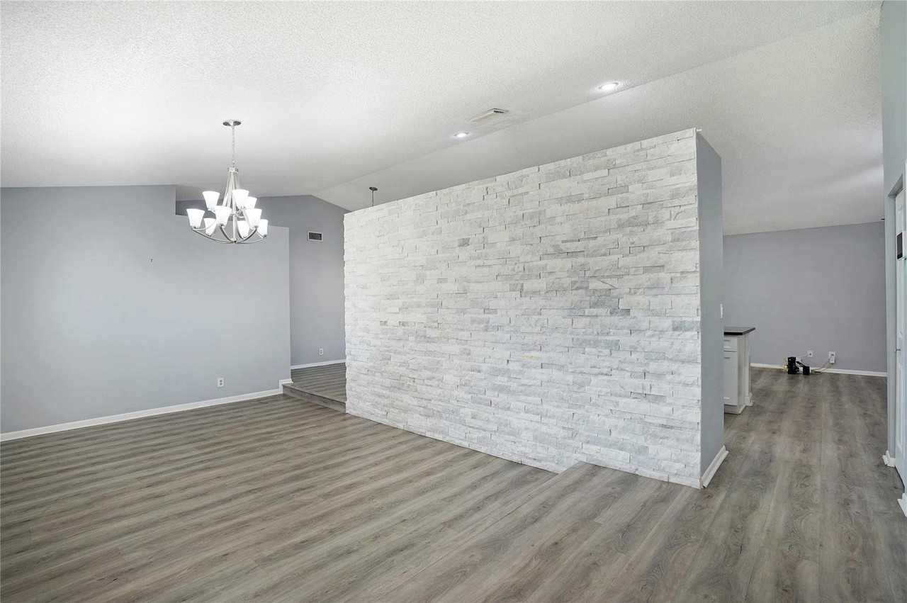 5422 Nw 60th Dr - Photo 2 of 8