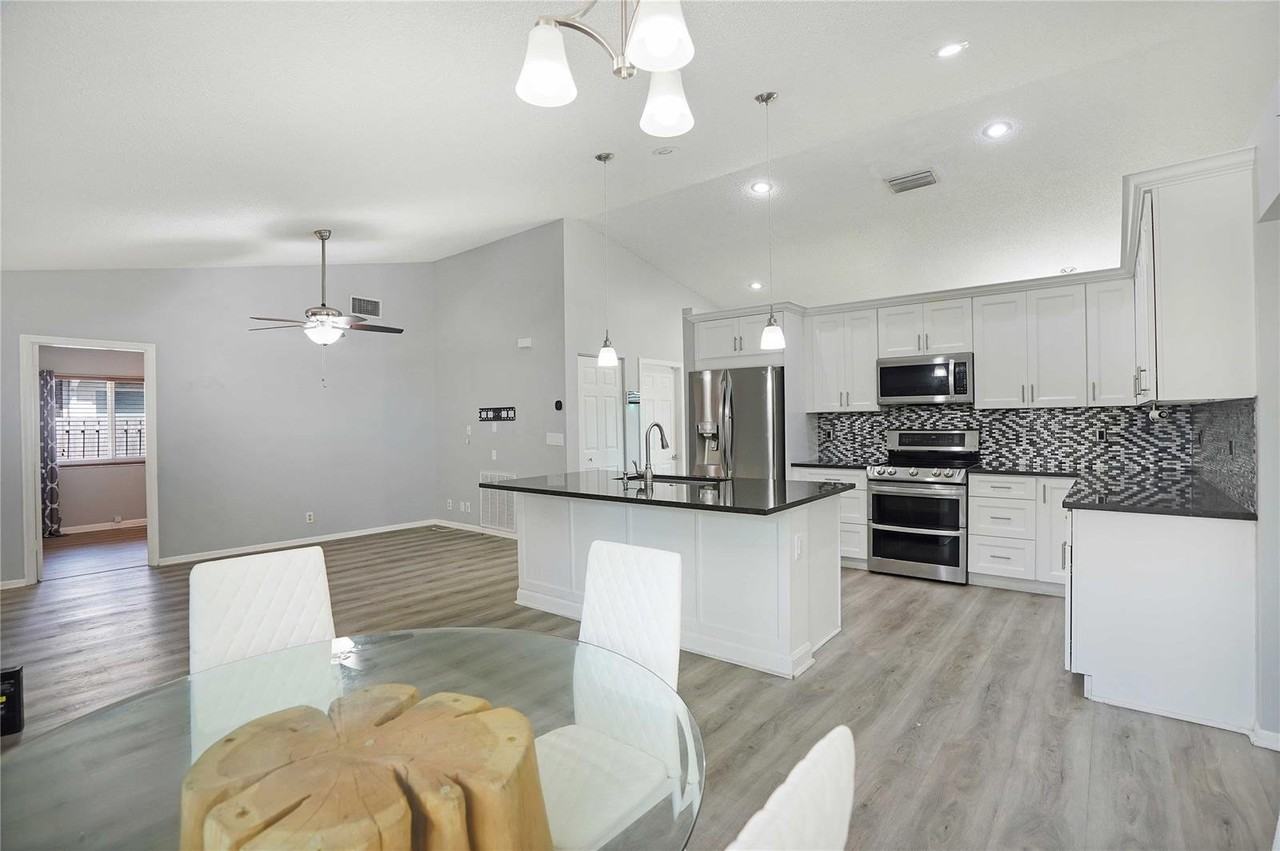 5422 Nw 60th Dr - Photo 3 of 8