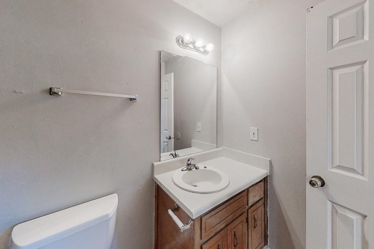 Ridgemere Ct - Photo 2 of 13