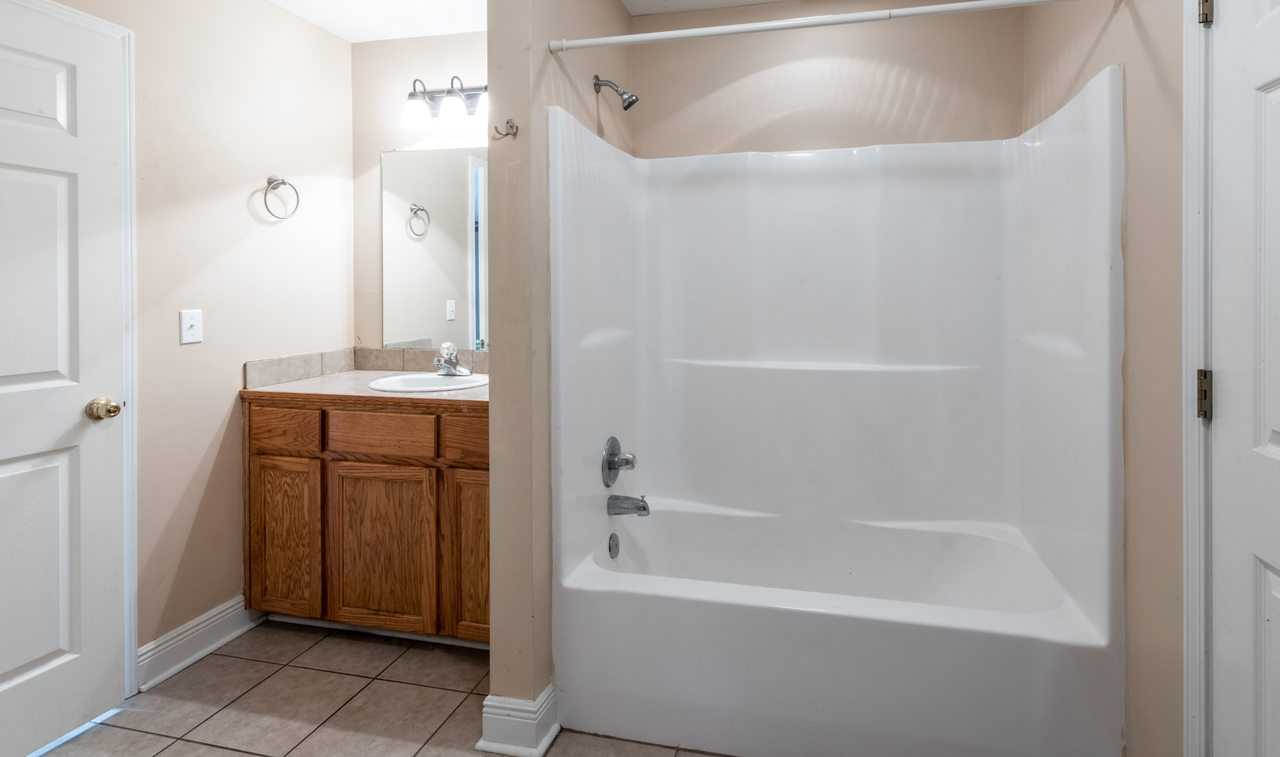 1 Square Apartment Homes - Photo 4 of 15