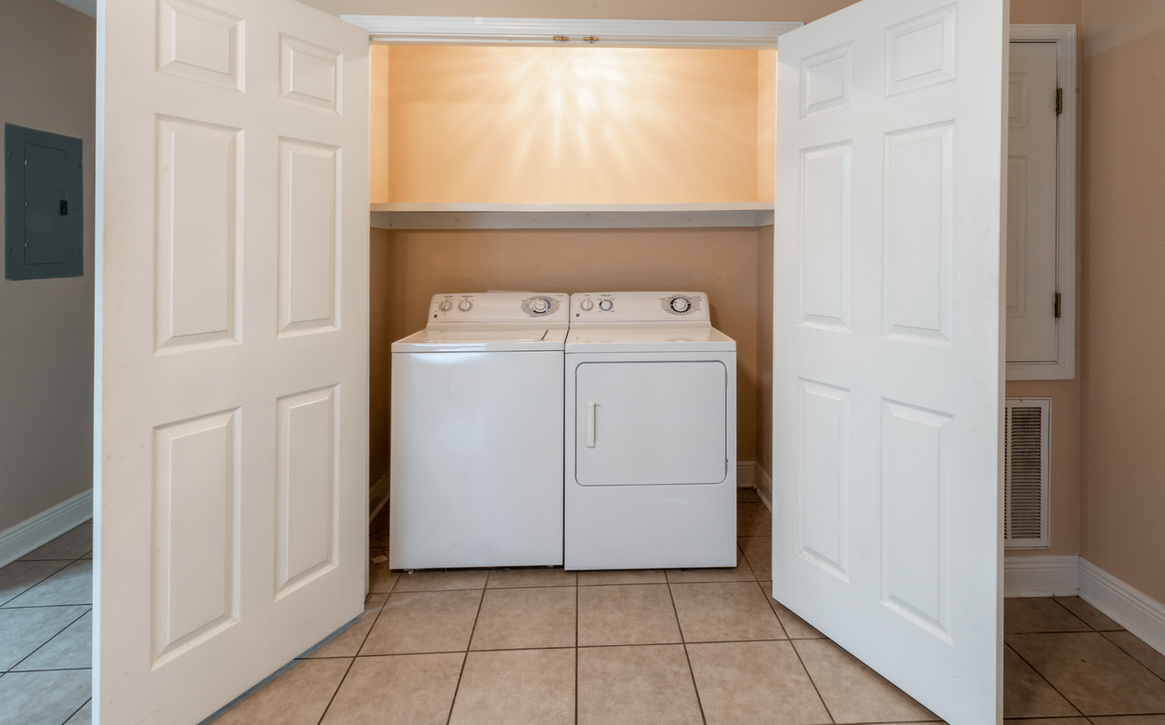 1 Square Apartment Homes - Photo 6 of 15