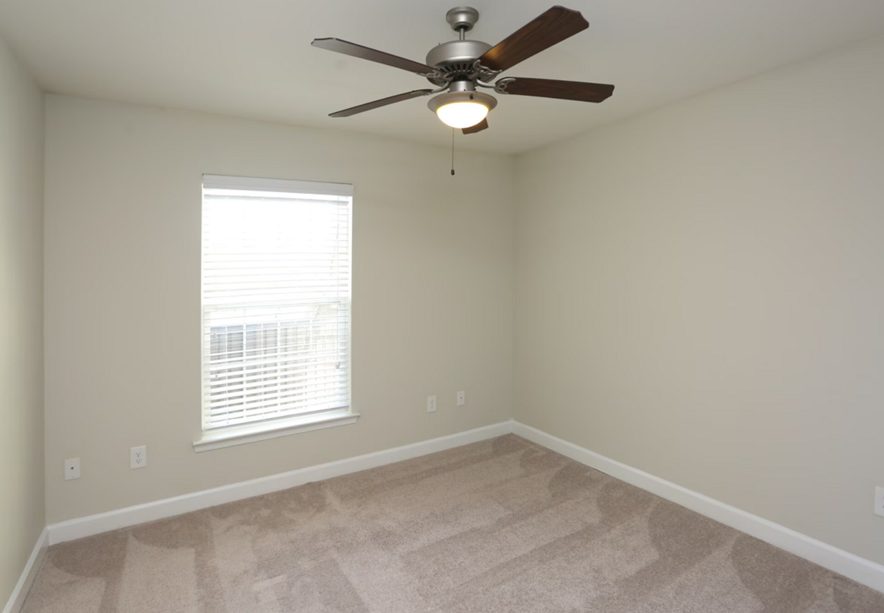 Courtyard Commons - Photo 4 of 6