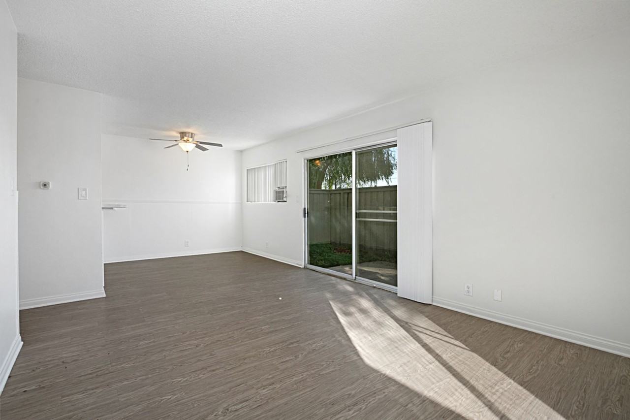 Courtyard Townhome Apartments - Photo 6 of 26