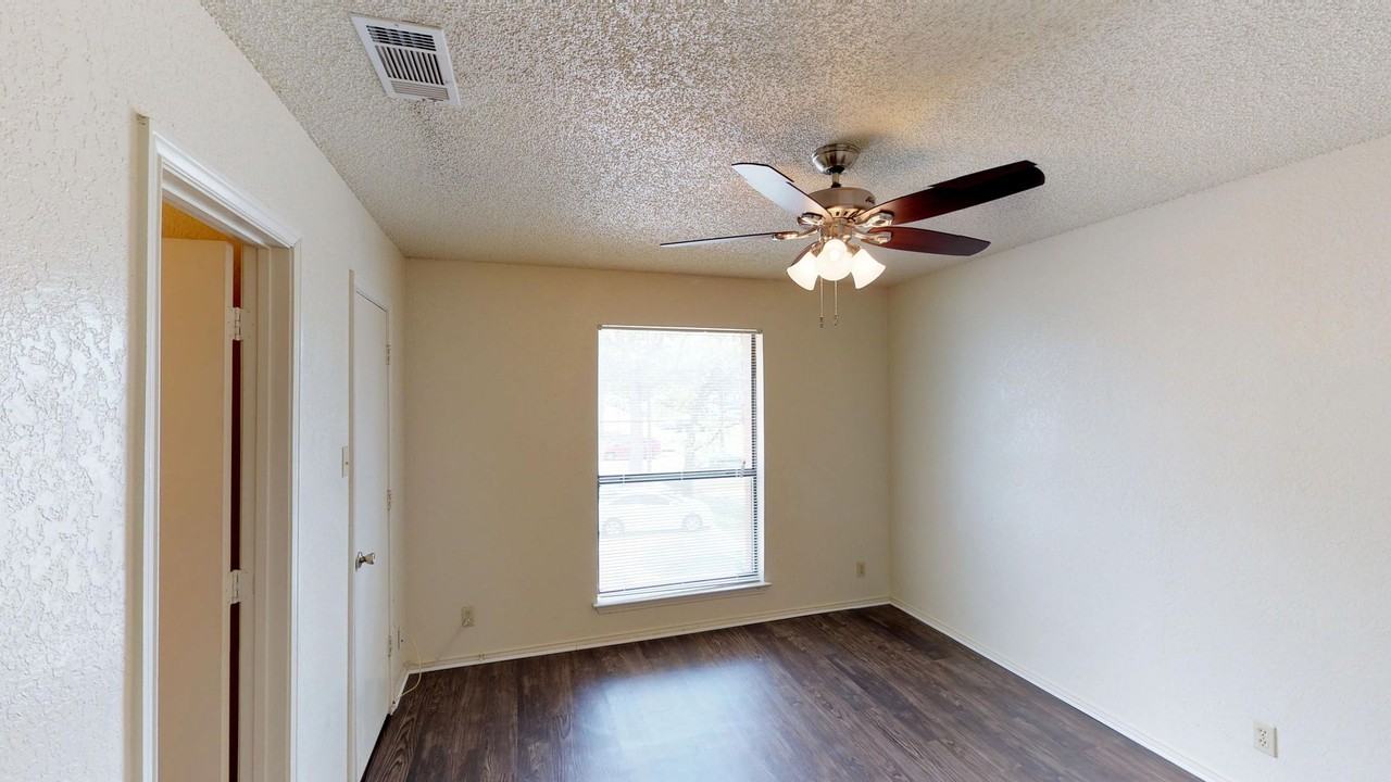 Prairie Oaks Apartments - Photo 6 of 17