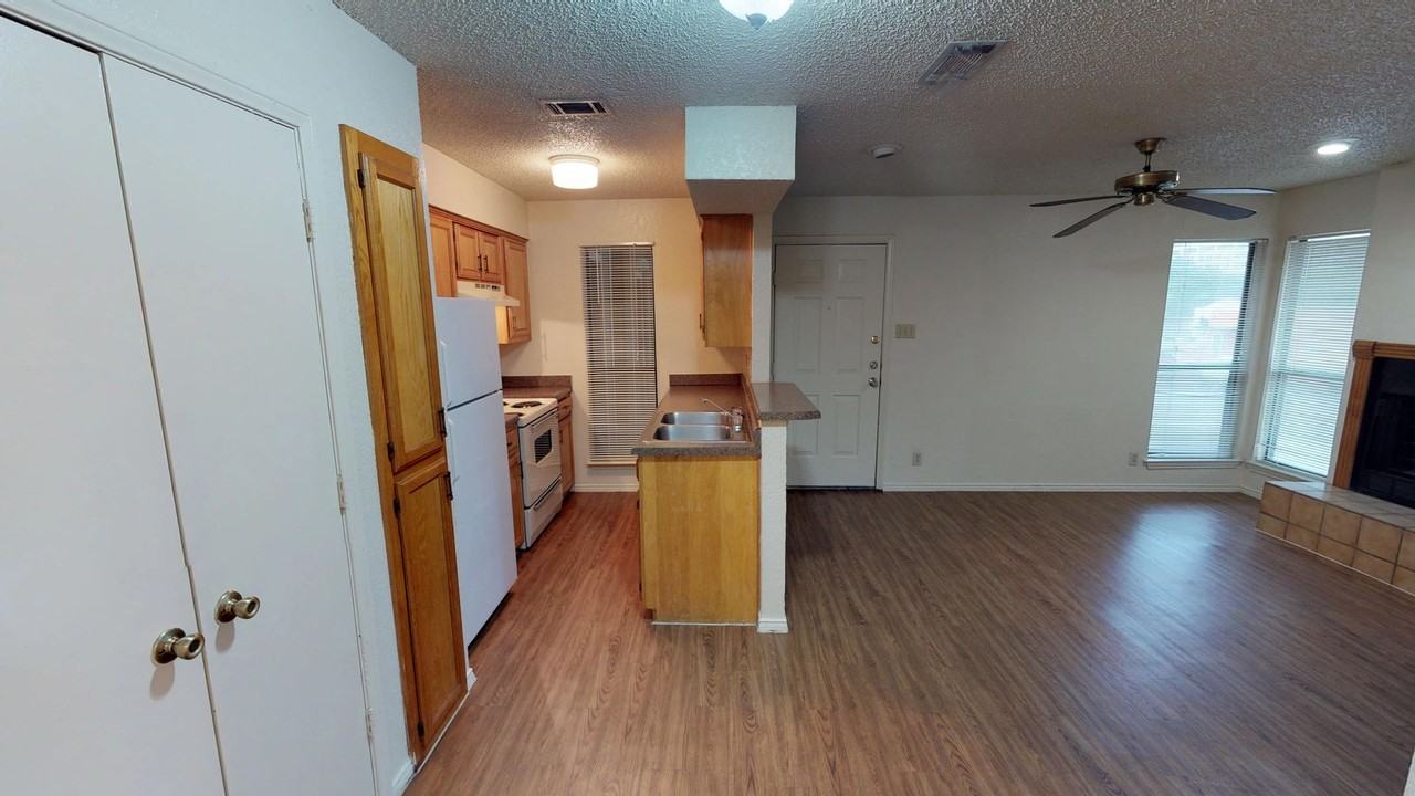 Prairie Oaks Apartments - Photo 4 of 7