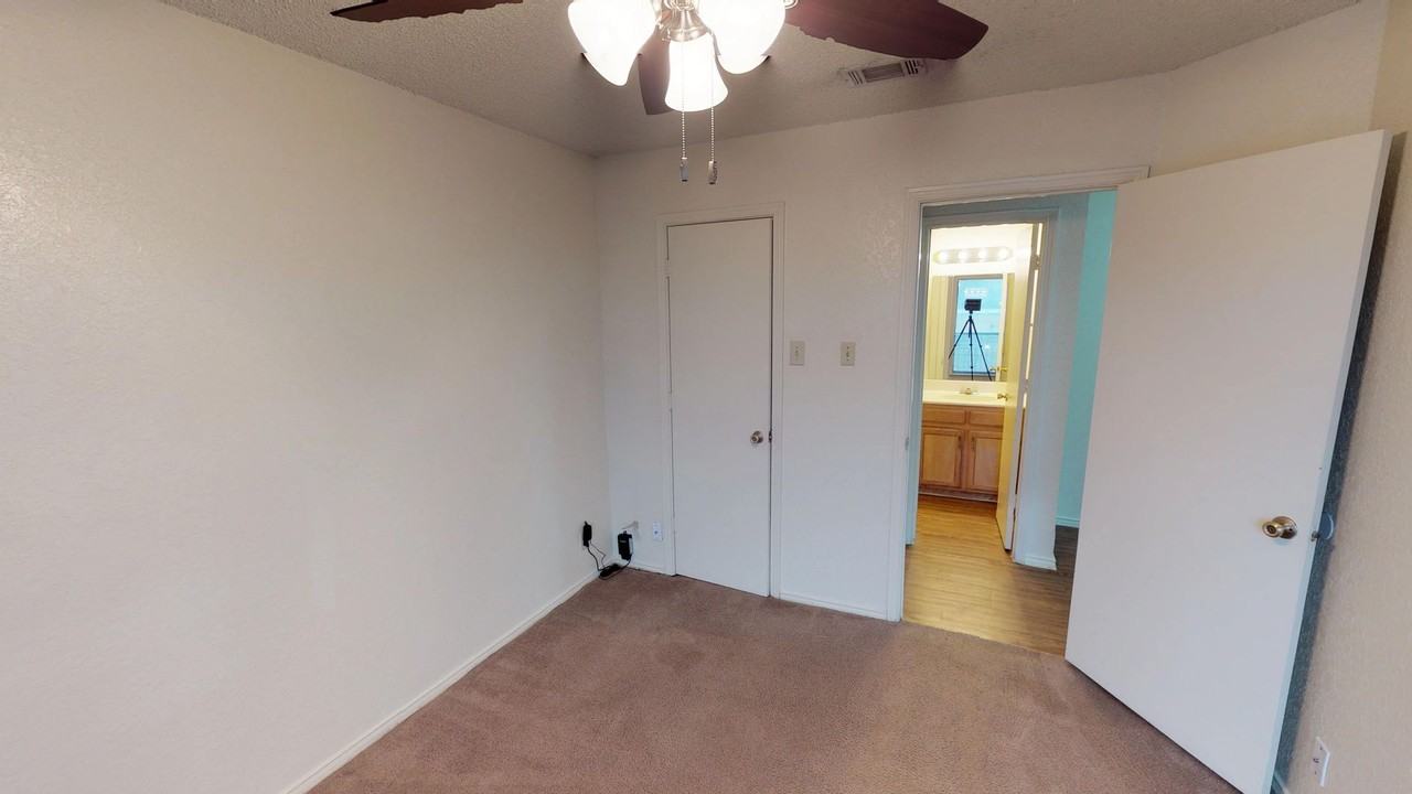 Prairie Oaks Apartments - Photo 7 of 7