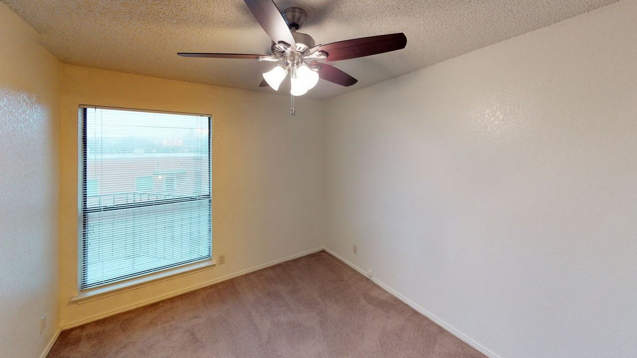 Prairie Oaks Apartments - Photo 6 of 7