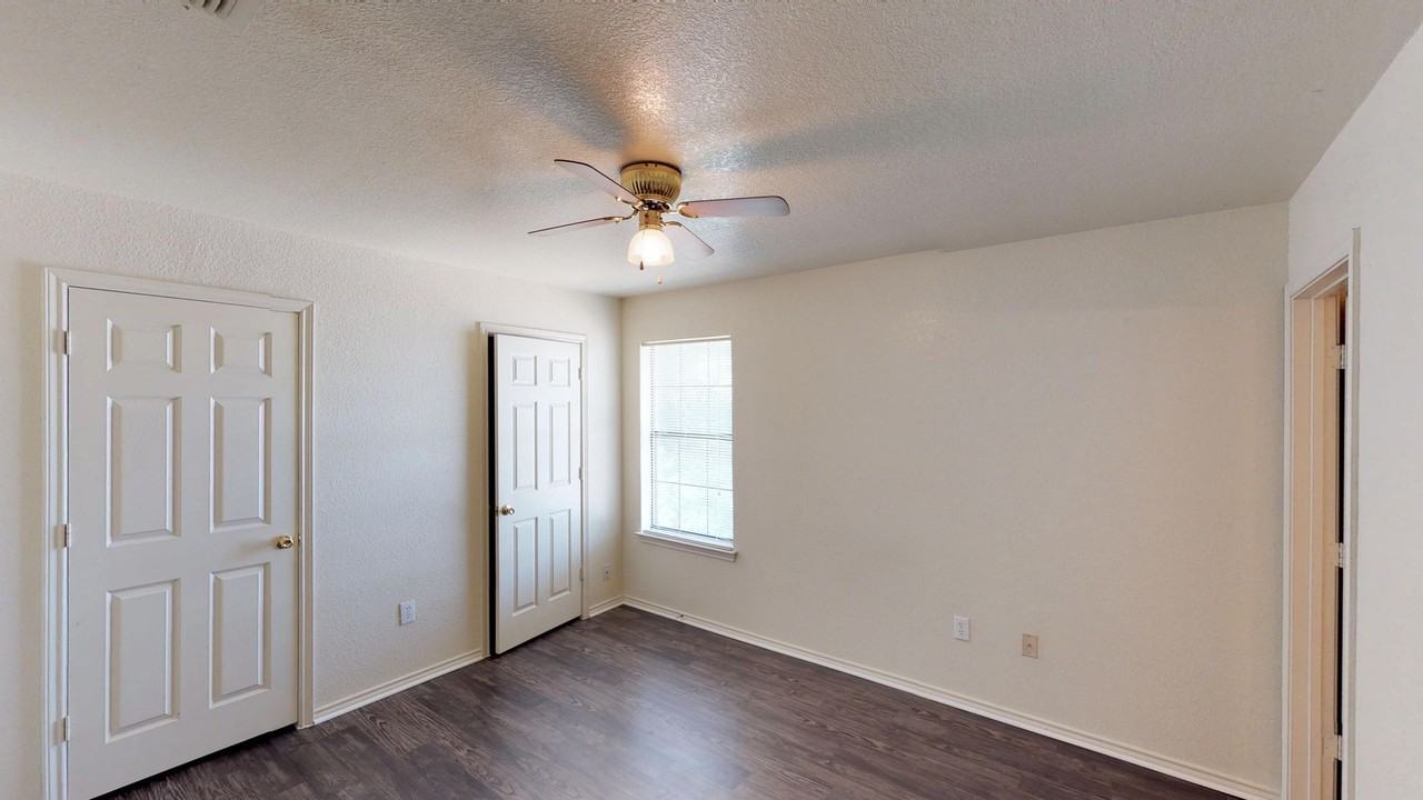 Ashton Place - Photo 7 of 11