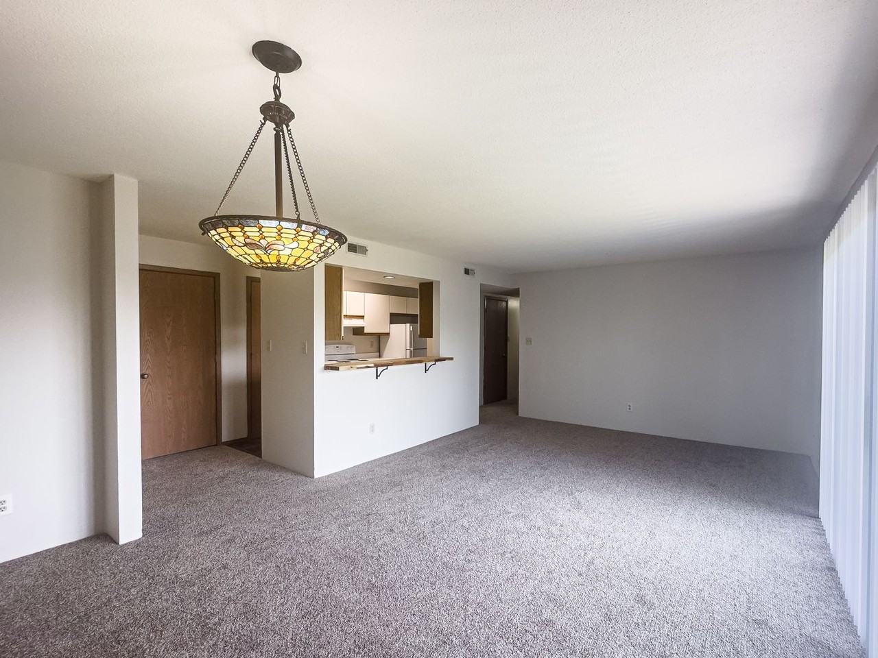 1915 Waverly Ct - Photo 4 of 19