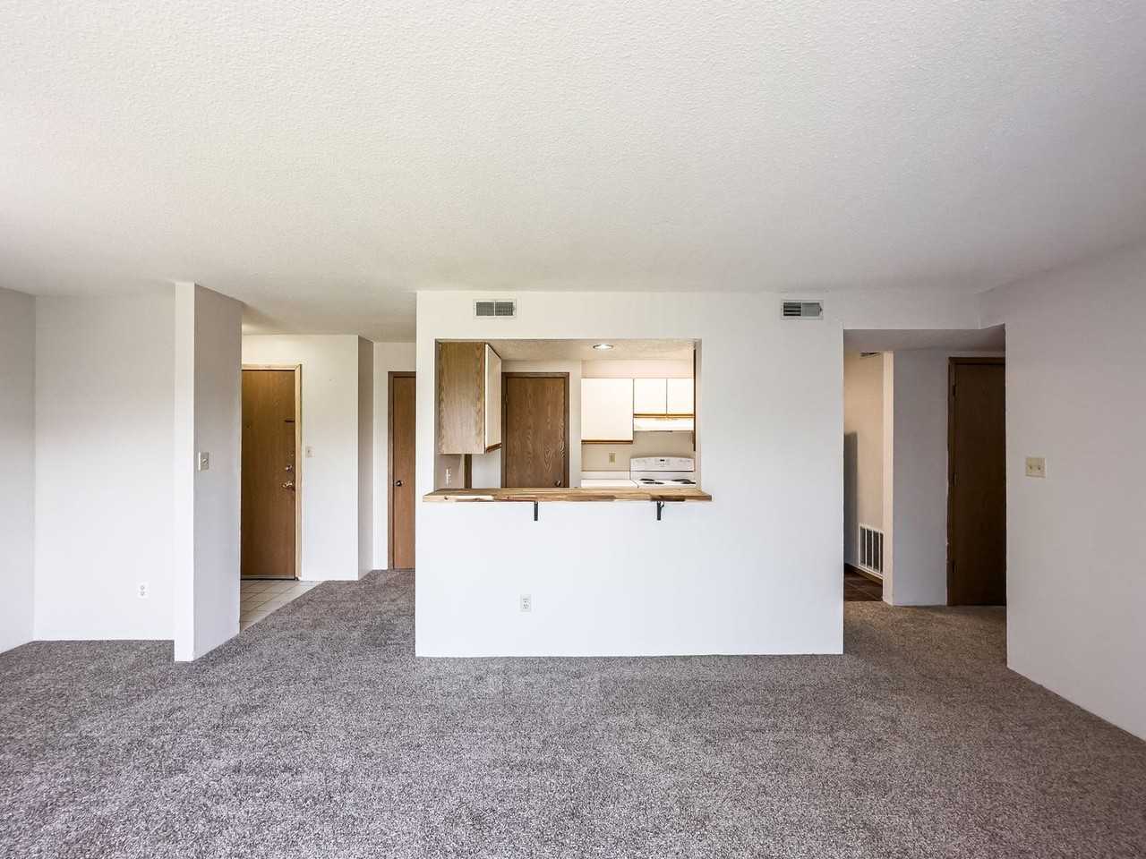 1915 Waverly Ct - Photo 6 of 19