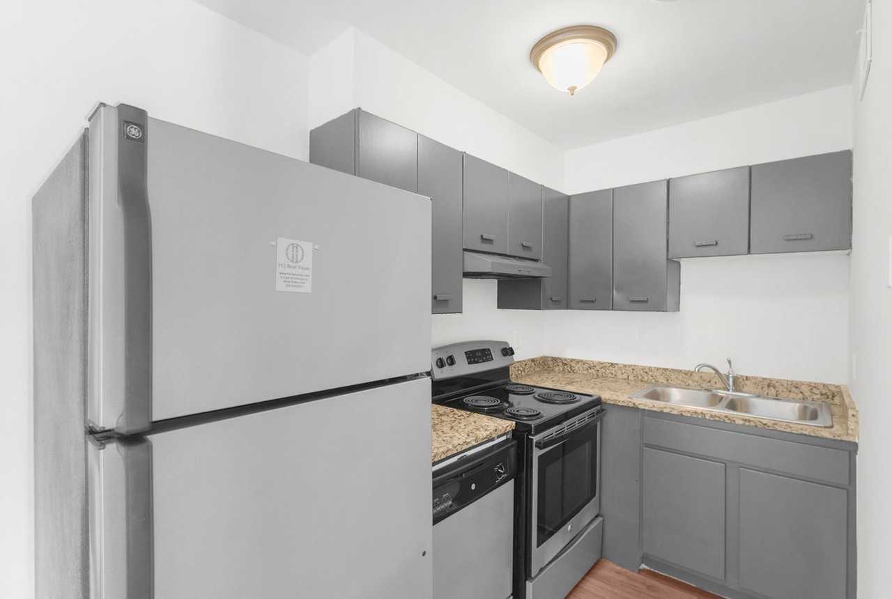 Carlton - Photo 2 of 17