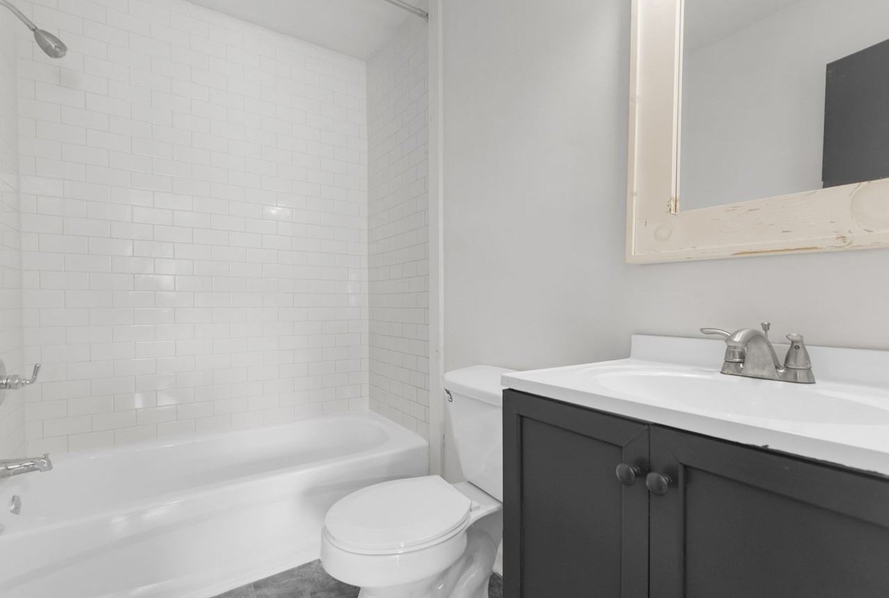 Carlton - Photo 3 of 17