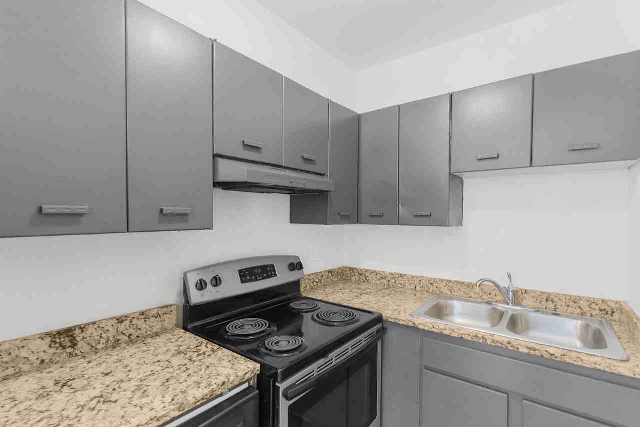 Carlton - Photo 6 of 17