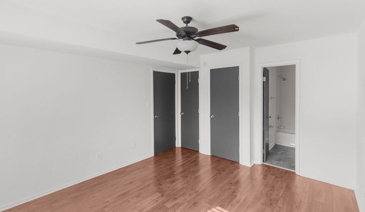 Carlton - Photo 7 of 17