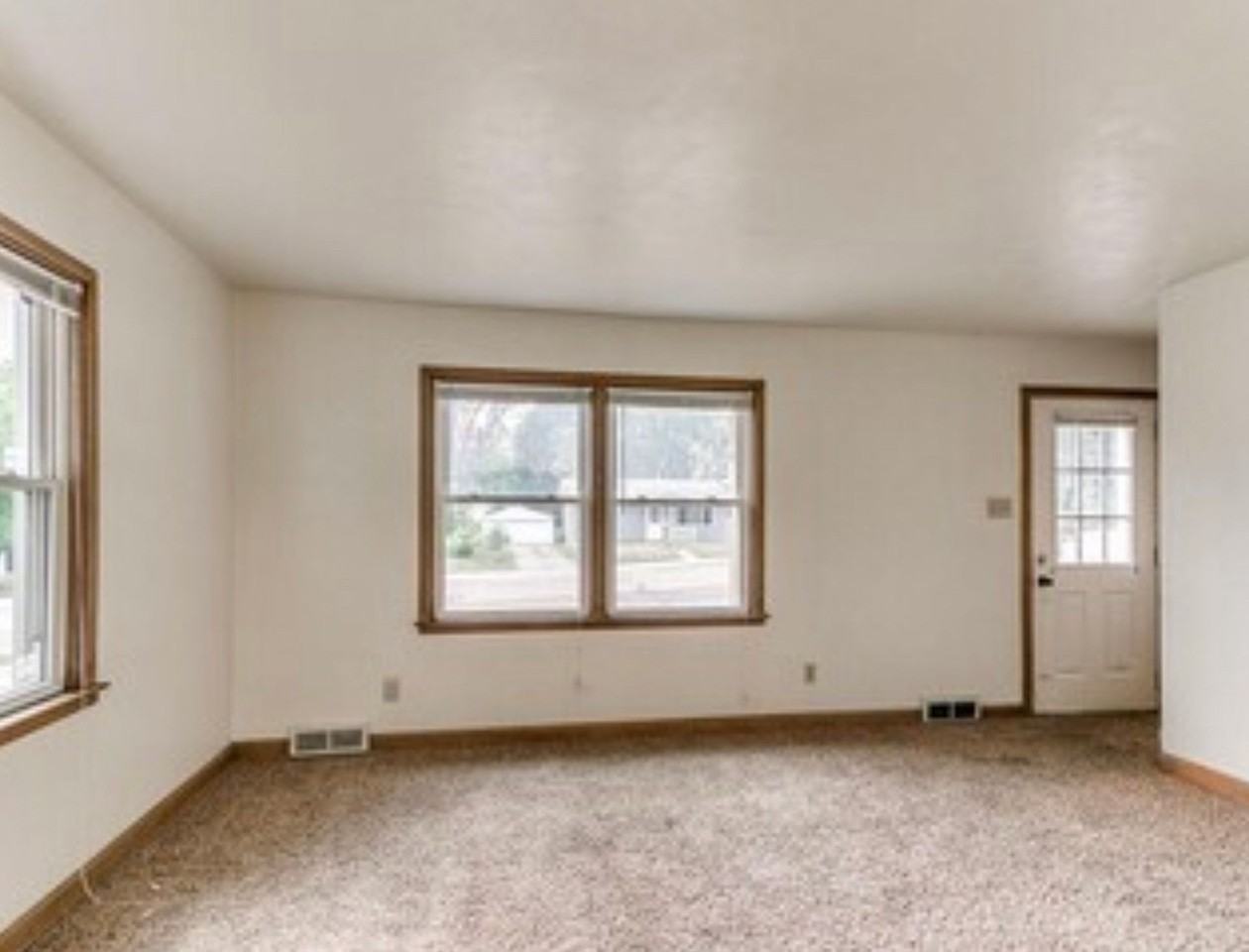 1023-1029 6th St - Photo 2 of 7