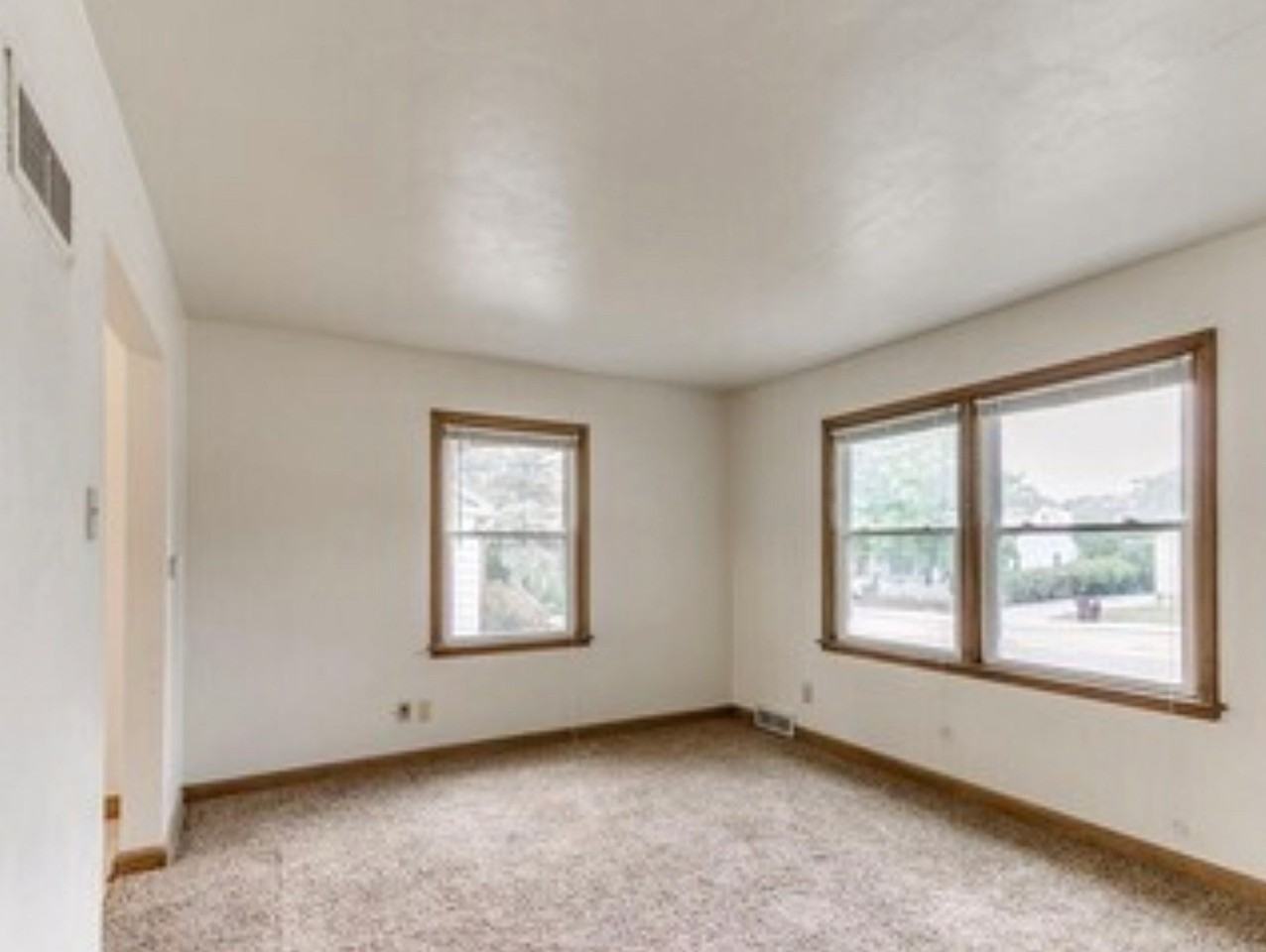 1023-1029 6th St - Photo 3 of 7