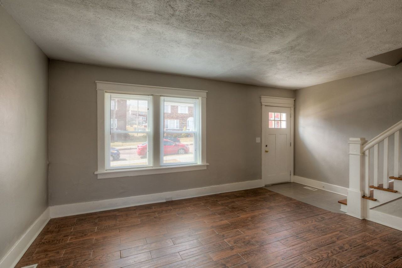 Nicely remodeled Townhomes near Blackstone/Midtown - Photo 7 of 17