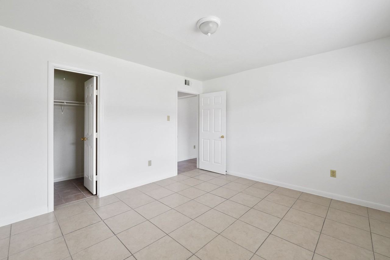 La Paloma Village Apartments - Photo 2 of 36