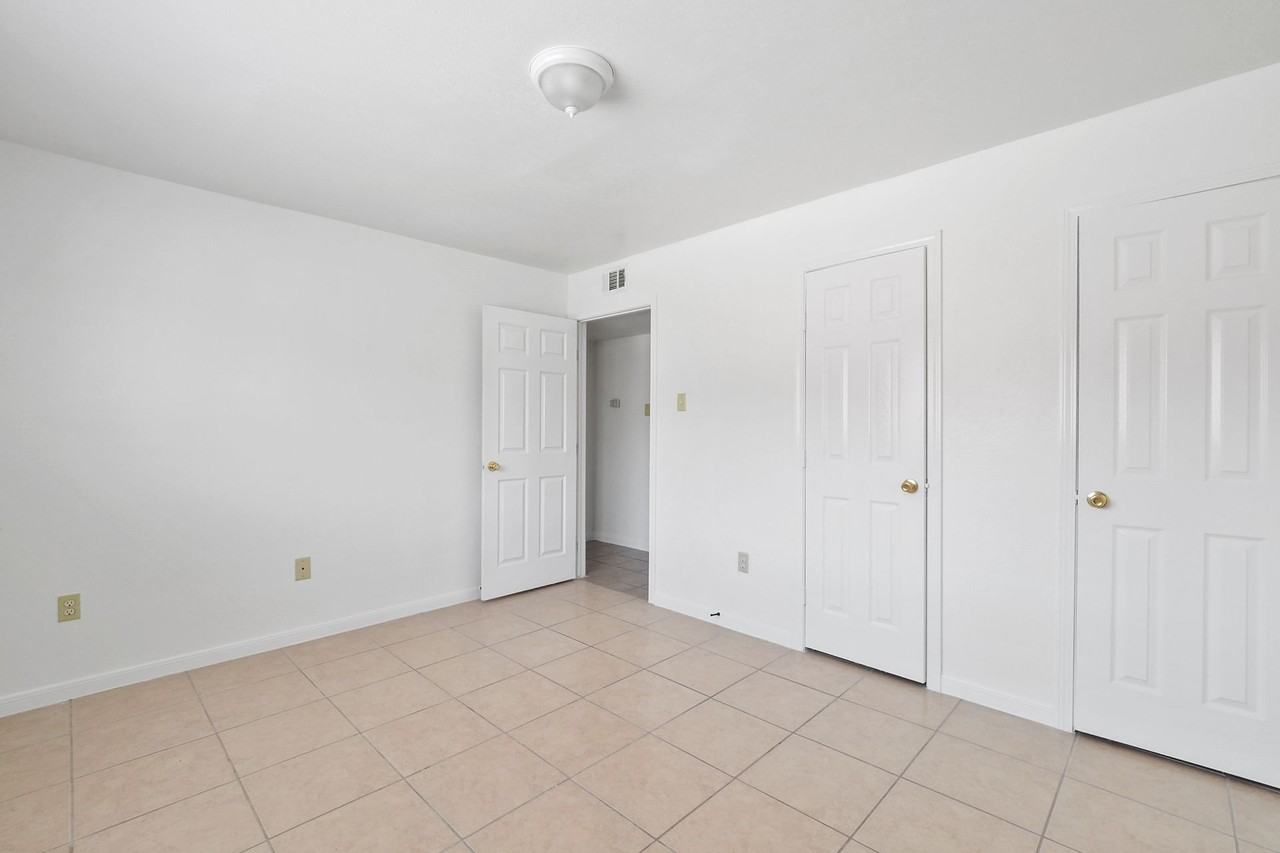 La Paloma Village Apartments - Photo 3 of 36