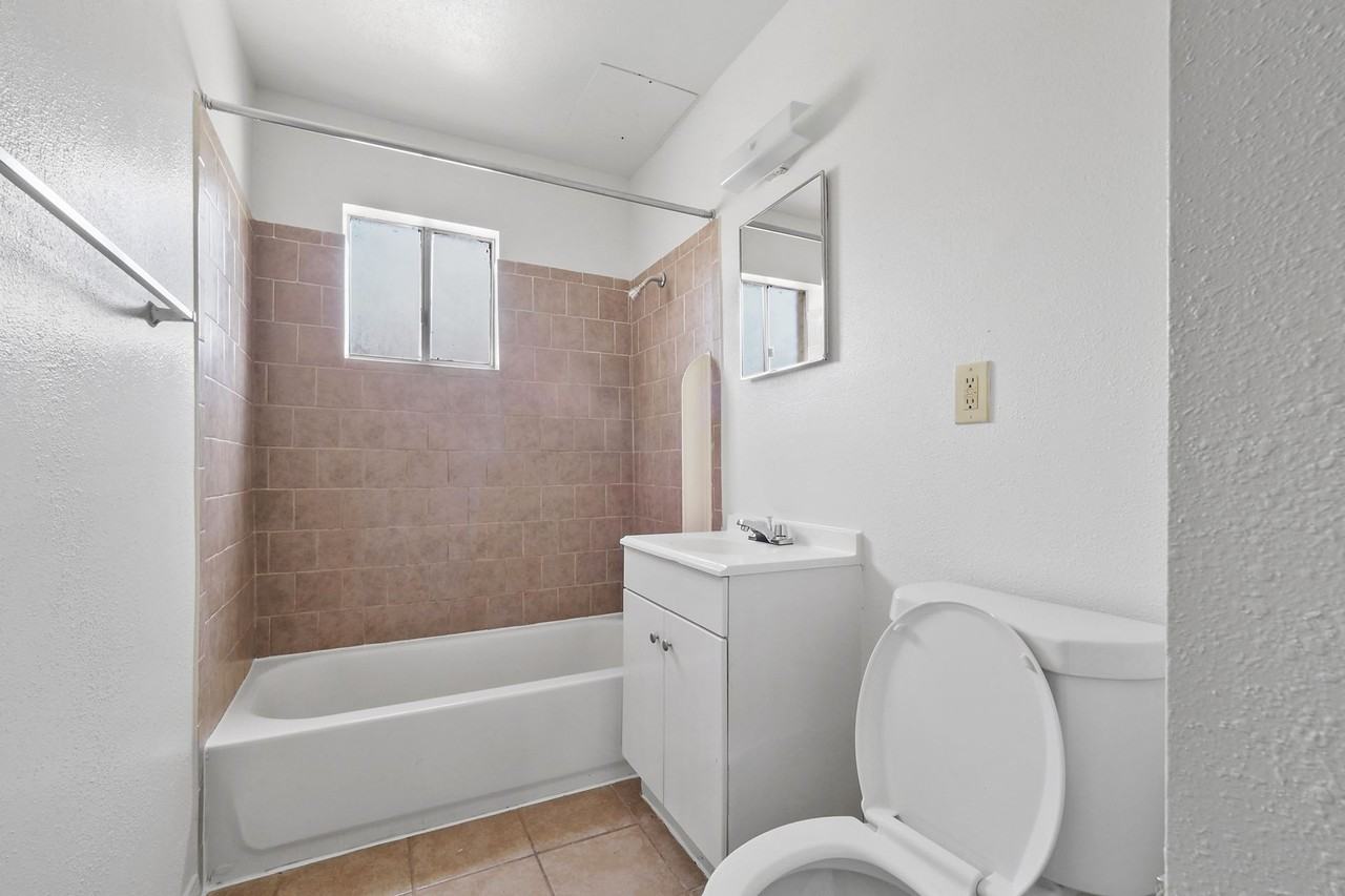 La Paloma Village Apartments - Photo 4 of 36