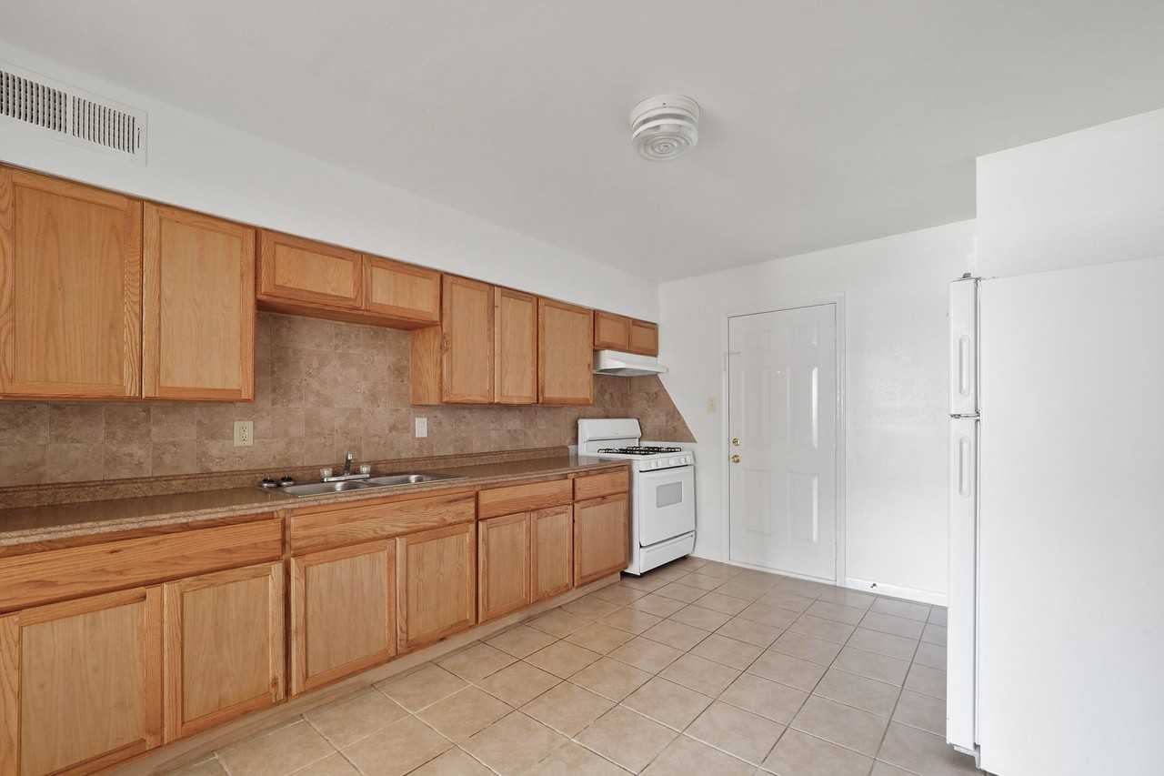 La Paloma Village Apartments - Photo 5 of 36